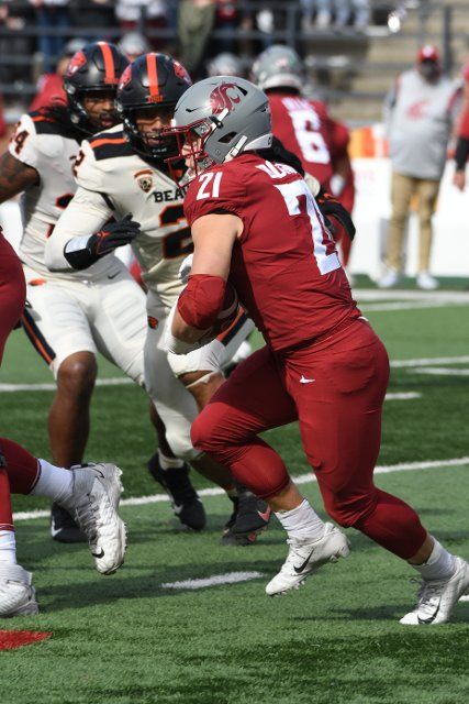 PULLMAN, WA - OCTOBER 09: Washington State running back Max Borghi (21) carries the ball during the game between the Washington State Cougars and the Oregon State Beavers on October 9, 2021, at Martin Stadium in Pullman, WA. (Photo by Robert Johnson\/Icon Sportswire