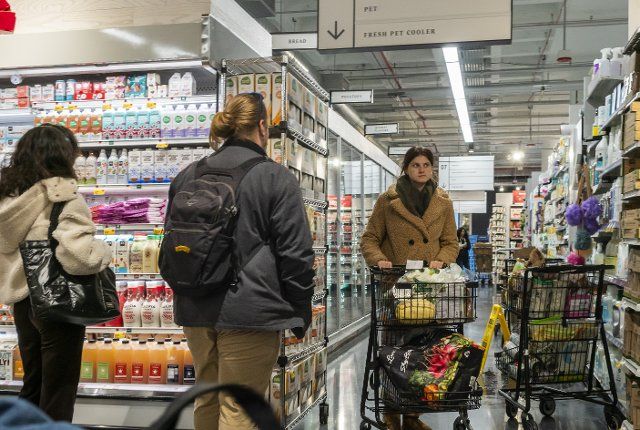 Shopping in a Whole Foods supermarket in New York on Monday, November 28, 2022. The U.S. Federal Reserve Bank reported that it will be difficult to bring inflation down without a recession. (Â Richard B. Levine