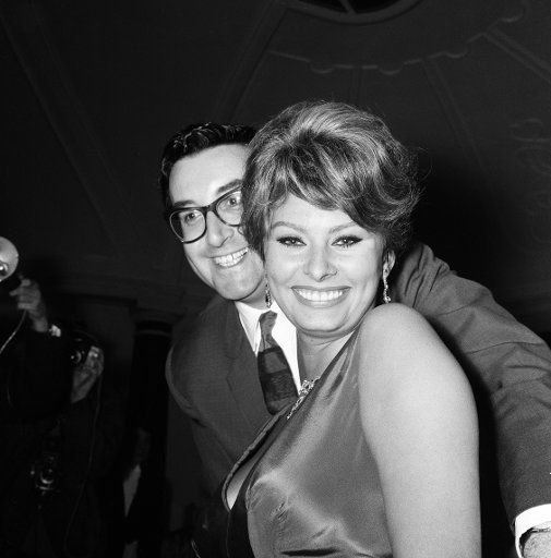 Sophia Loren with Peter Sellers. They will be starring together in the Dimitri de Grunwald production. "The Millionairess" based on the play by George Bernard Shaw. 18th May 1960