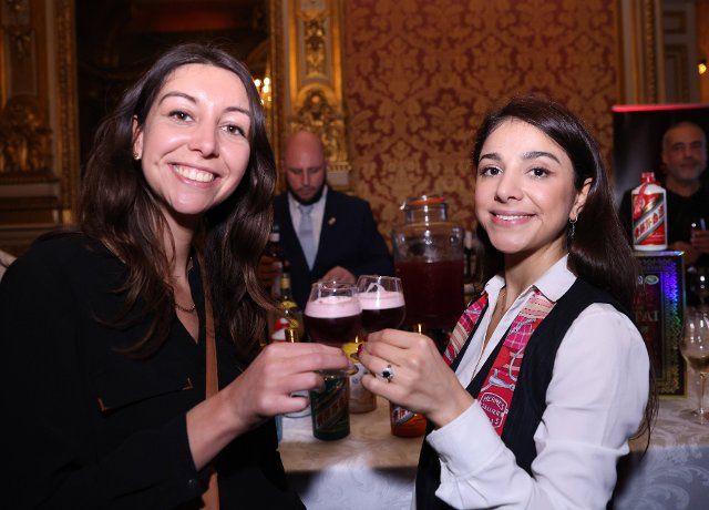 (221129) -- PARIS, Nov. 29, 2022 (Xinhua) -- Guests taste cocktails made by Moutai, a famous Chinese liquor, at the unveiling ceremony of LA LISTE 2023 world restaurant ranking at the French Ministry of Foreign Affairs in Paris, France, Nov. 28, 2022. LA LISTE 2023, the latest update of a list of the best global restaurants, was unveiled here on Monday. Starting from 2015, LA LISTE has been handpicking the world\