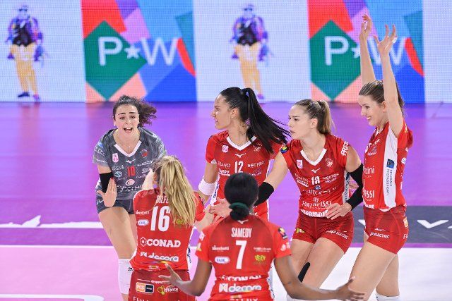 Bartoccini-Fortinfissi Perugia players celebrate during the Volleyball Italian Serie A1 Women match Il Bisonte Firenze vs Bartoccini-Fortinfissi Perugia on November 27, 2022 at the Pala Wanny in Florence, Italy (Photo by Lisa Guglielmi\/LiveMedia