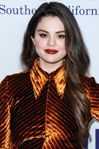 BEVERLY HILLS, LOS ANGELES, CALIFORNIA, USA - NOVEMBER 17: Singer Selena Gomez wearing Prada arrives at ACLU SoCal\
