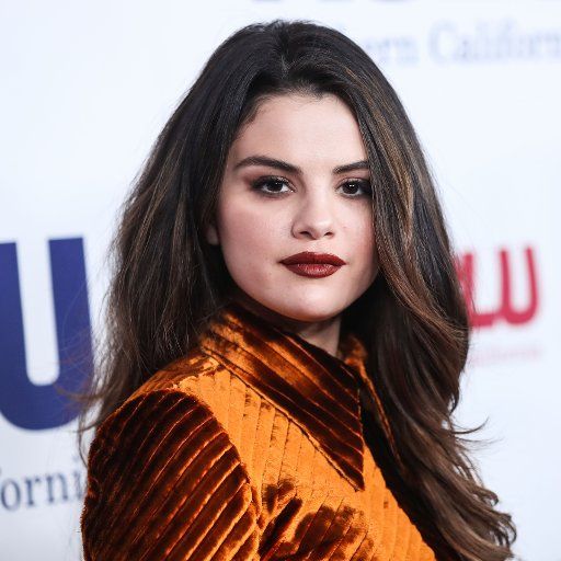 BEVERLY HILLS, LOS ANGELES, CALIFORNIA, USA - NOVEMBER 17: Singer Selena Gomez wearing Prada arrives at ACLU SoCal\