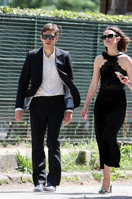 Keira Knightley ( wearing head to toe Chanel ) husband James Righton seen leaving Chanel Haute Couture Autumn Winter 2022\/2023 show during Haute Couture Week in Paris holding hands in the park Pictured: Keira Knightley and James Righton Ref: 
