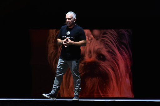 Photo by: EPX\/starmaxinc.com STAR MAX ©2019 ALL RIGHTS RESERVED 8\/25\/19 The Dog Trainer Cesar Millan speaks on stage during his show \