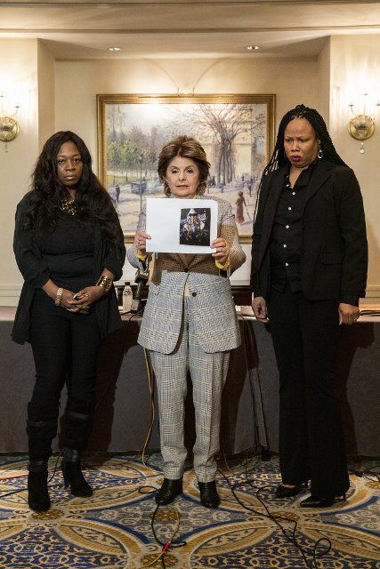 February 21, 2019 - New York, New York, United States: Rochelle Washington (L, 39) and Latresa Scaff (R, 40), two women who have not previously spoken in public about their allegations that they were victims of sexual misconduct by R. Kelly when they were underage teenagers, hold a press conference with their attorney Gloria Allred (C) at the Lotte New York Palace. (Natan Dvir \/ Polaris Images