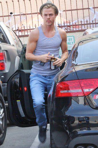 107418, LOS ANGELES, CALIFONIA - Friday October 25, 2013. Derek Hough arrives for week 7 practice at the DWTS rehearsal studio in Los Angeles. Photograph: 