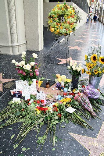 170827, Flowers are placed on Tom Petty\