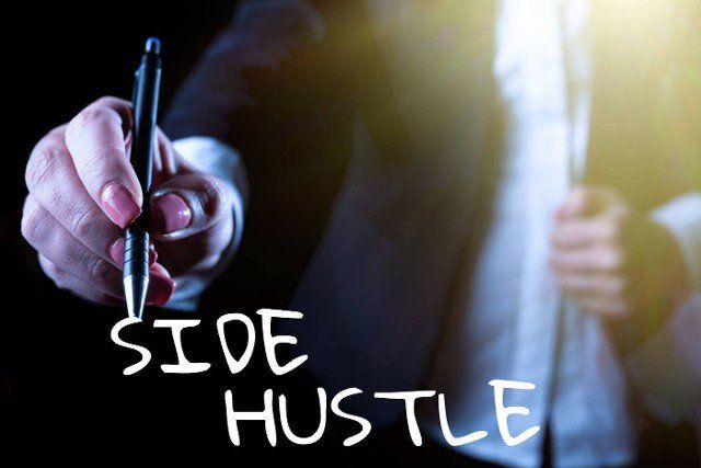 Sign displaying Side Hustle,  Business showcase way make some extra cash that allows you flexibility to pursue Businesswoman Pointing Important Infortmations With Pen In Hand.
