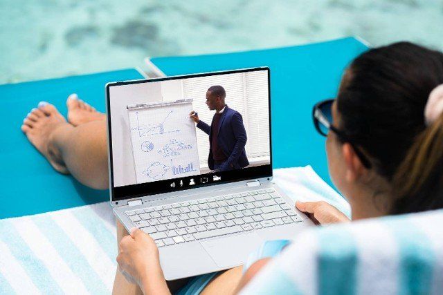 Virtual Online Training Program With Coach On Vacation