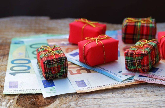 Gifts can cost a lot of money. Cash or gifts, which is better?