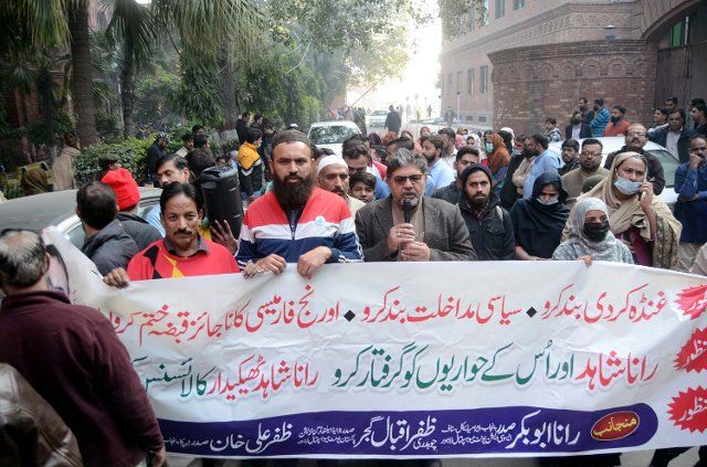 LAHORE, PAKISTAN, DEC 06: Members of All Pakistan Clerk Association (APCA) are holding protest demonstration for acceptance of their demands, at Mayo Hospital in Lahore on Tuesday, December 06, 2022. (Babar Shah\/PPI Images