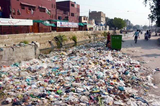 KARACHI, PAKISTAN, DEC 06: Huge heap of garbage creating problems for commuters, residents and unhygienic atmosphere, showing negligence of concerned authorities, at roadside located on Korangi area in Karachi on Tuesday, December 06, 2022. (S.Imran Ali\/PPI Images