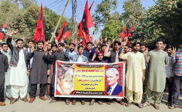 LARKANA, PAKISTAN, DEC 06: Members of Sindhi Shagird Tehreek are holding protest demonstration against administration of Shah Abdul Lateef University (SALU), in Larkana on Tuesday, December 06, 2022. (Jamal Dawoodpoto\/PPI Images