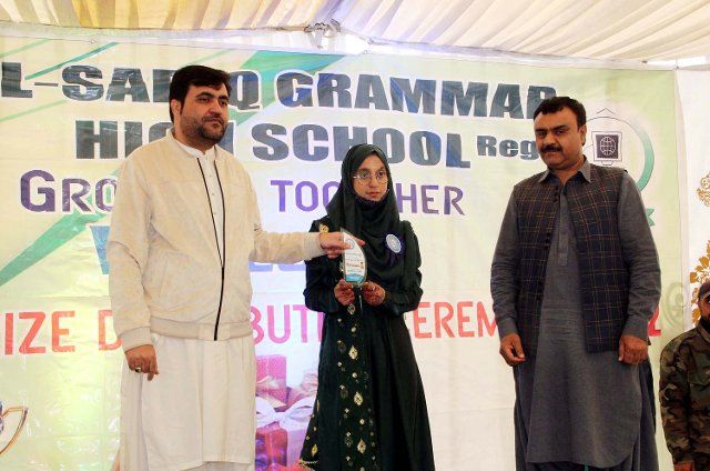 QUETTA, PAKISTAN, DEC 06: Peoples Party (PPP) Balochistan Leader, Haji Sharif Khan Khilji presenting shield to participants during the annual prize distribution ceremony of Al-Sadiq Grammar High School in Quetta on Tuesday, December 06, 2022. (Sami Khan\/PPI Images