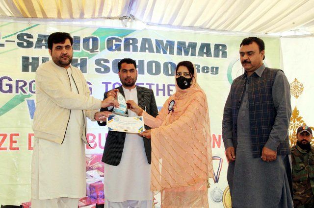 QUETTA, PAKISTAN, DEC 06: Peoples Party (PPP) Balochistan Leader, Haji Sharif Khan Khilji presenting shield to participants during the annual prize distribution ceremony of Al-Sadiq Grammar High School in Quetta on Tuesday, December 06, 2022. (Sami Khan\/PPI Images