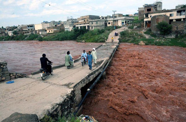 ISLAMABAD, PAKISTAN, SEP 11: View of water level increasing in the Lai Nullah Canal due to flash flood after heavy downpour of monsoon season while many nearby residents evacuate from their homes due to increased water level and over flowing canal water, in Islamabad on Sunday, September 11, 2022. (Zubair Abbasi\/PPI Images