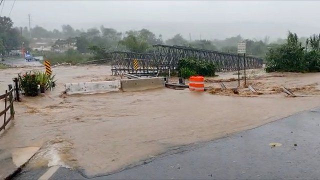 18 de Septiembre de 2022 Utuado Puerto Rico Familias del barrio VivÃ­ en Utuado quedan aisladas tras colapso de puente El paso del huracÃ¡n Fiona ha dejado al menos dos puentes colapsados en este pueblo del