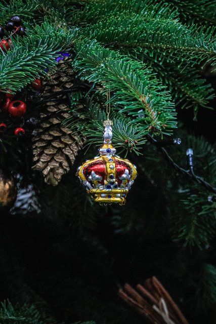 London, UK, 27th Nov 2022 A pretty crown, perhaps a nod to the late Queen Elizabeth II, hangs on the tree. kThe Downing Street Christmas Tree is up and decorated with colourful baubels, giving the otherwise grey street a festive touch despite the 