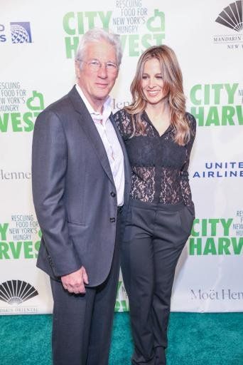 Richard Gere Requests Special Cake Delivery From Martha StewartAuthor WENN20201016Richard Gere stunned his neighbor Martha Stewart by calling to request the cake he watched her bake on TV.The celebrity chef and lifestyle queen asked an aide 