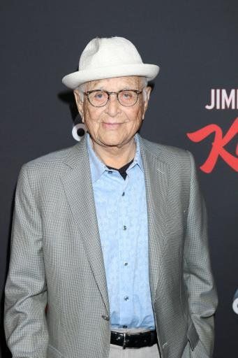Norman Lear To Receive Carol Burnett Award At Golden GlobesAuthor WENN20210128TV icon Norman Lear is to receive the Carol Burnett Award at the upcoming Golden Globes in Los Angeles.The 98 year old will be honored for his contributions to 