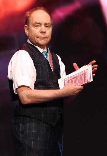 Penn & Teller Halt Shows For Back SurgeryAuthor WENN20180702Illusionists Penn &#38; Teller have pulled the plug on all shows until 28 August (18) to allow Raymond Joseph Teller to undergo back surgery.The duo had already planned a break ...