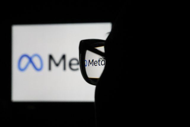 NOVOSIBIRSK, RUSSIA â MARCH 11, 2022: Pictured in this photo illustration is the logo of the Meta company. The Russian Federal Service for Supervision of Communications, Information Technology and Mass Media (Roskomnadzor) has decided to restrict 