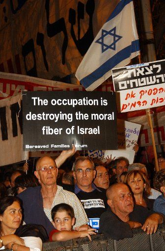 More than 100000 Israeli demonstrators call on Israeli Prime Minister Ariel Sharon to continue his plan to withdraw settlements from Gaza during a demonstration at  Rabin Square in Tel Aviv May 15 2004.  (UPI Photo\/Debbie Hill)
