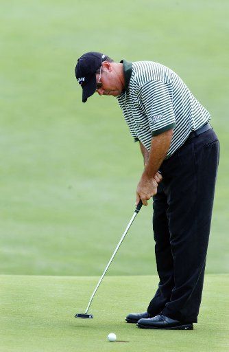 Rich Beem of El Paso TX finishes off at the 18th hole at the PGA Booz Allen Classic on June 24 2004 in Potomac Maryland.  Beem is leading the field on this first day of play.  (UPI Photo\/Michael Kleinfeld)