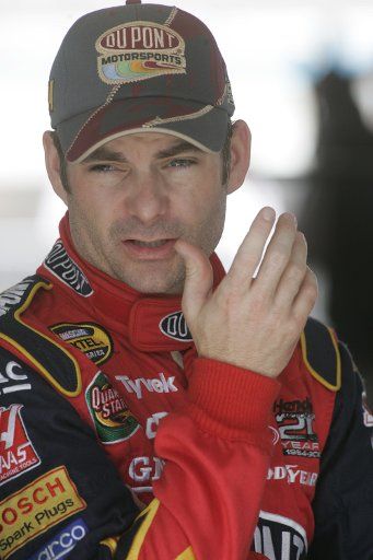 Jeff Gordon waits for adjustments to be made to his car at Phoenix International Raceway October 18 2004 in Avondale AZ. (UPI Photo\/Will Powers) 