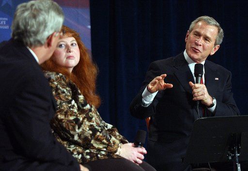 U.S. President George W. Bush speaks with Walter Delinger and Alita Ditkowsky about class action lawsuits on Feb. 9 2005 in Washington. Bush has proposed legislation which he says will make the system fairer for plaintiffs and defendents alike....