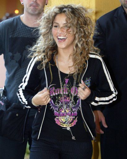 Colombian superstar Shakira arrives for a CD signing promoting her new CD "Fijacion Oral" at the Dolphin Mall in Miami  Florida on June 9 2005.  (UPI Photo\/Michael Bush)