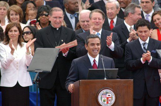 Newly inauggurated Mayor Antonio Villaraigos addresses the crowd as his wife Corina left Cardinal Roger Mahony former Vice President Al Gore and California Assembly Speaker Fabian Nunez right clap during the inauguration ceremonies on July 1...