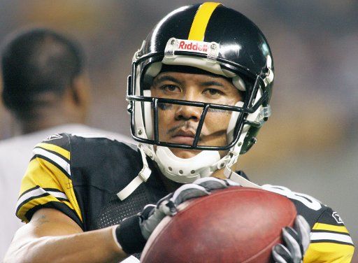 Pittsburgh Steelers Hines Ward warms up before a preseason game against the Miami Dolphins at Heinz Field in Pittsburgh Pennsylvania on August 20 2005.              (UPI Photo\/Stephen Gross)
