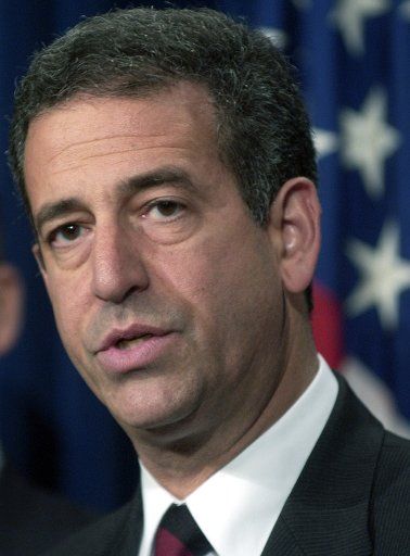 Sen. Russell Feingold (D-WI) speaks at a bipartisan Senate press conference on the reauthorization of the Patriot Act on Capitol Hill in Washington on Oct. 25 2005. (UPI Photo\/Kevin Dietsch) 