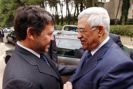Palestinian President Mahmoud Abbas (R) shakes hands with King Abdullah of Jordan upon arrival in Amman on  January 4 2006.   (UPI Photo\/Omar Rashidi\/PPO)