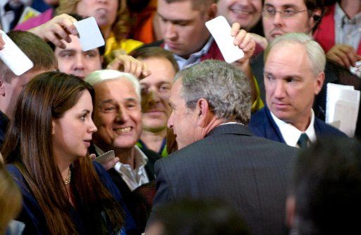 President George Bush greets traders and others on the floor of the Chicago Board of Trade during his visit to Chicago on January 6 2006.  (UPI Photo\/Bonnie Trafelet\/Chicago Tribune\/Pool)