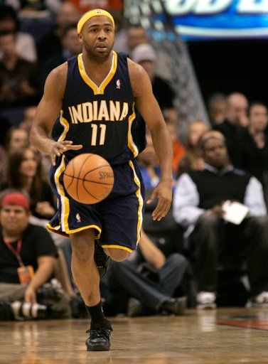 Indiana Pacers Jamaal Tinsley dribbles down court in the first quarter against the  Phoenix Suns November 30 2005 in Phoenix AZ.   (UPI Photo\/Will Powers)     
