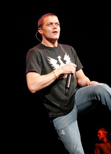 Brad Arnold with Three Doors Down performs in concert at the Sound Advice Amphitheatre in West Palm Beach  Florida on December 8 2005.  (UPI Photo\/Michael Bush)