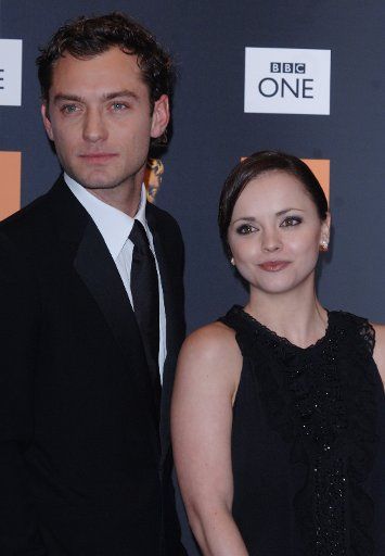 American actress Christina Ricci and British actor Jude Law attend the pressroom of the Orange British academy film awards at Odeon Leicester square in London on February 19 2006. (UPI Photo\/Rune Hellestad) 