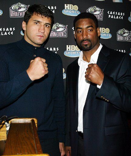 WBA Heavyweights Timur Ibragimov (left) and Calvin Brock face off at a March 27 2006 press conference at Gallaghers Steakhouse announcing their upcoming boxing match to be held on June 24 at Caesars Palace in Las Vegas.   (UPI Photo\/Laura Cavanaugh)