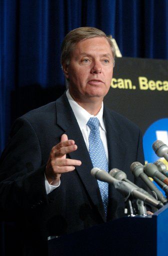 Sen. Lindsey Graham (R-SC) talks a about hydrogen fuel research award in Washington on May 11 2006. The award will give a monetary sum to the person or team who finds the most efficient way to use hydrogen as a viable fuel. (UPI Photo\/Kevin Dietsch)