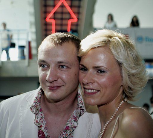 Russian actor Marat Basharov (L) smiles with his wife Lisa at the opening ceremony of the film festival in Moscow on June 23 2006. Today the 28th Film Festival opened in Moscow. (UPI Photo\/Anatoli Zhdanov)