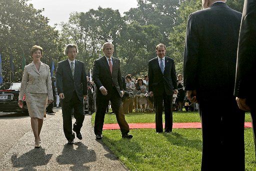 US President George W. Bush and first lady Laura Bush participate in an arrival ceremony for Japan Prime Minister Junichiro Koizumi on the south lawn of the White House in Washington DC on Thursday June 29 2006.  (UPI Photo\/Katie Falkenberg \/POOL)