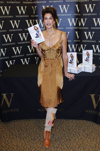 American actress Teri Hatcher attends a booksigning of her autobiography Burnt toast at WaterstonesOxford Street in London on June 72006. (UPI Photo\/Rune Hellestad)