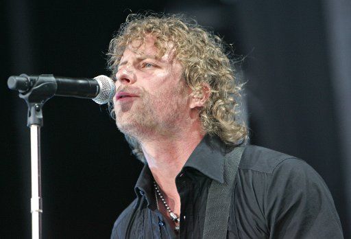 Dierks Bentley performs in concert at Coors Amphitheatre in Chula Vista CA on June 18 2006.   (UPI Photo\/Roger Williams)  