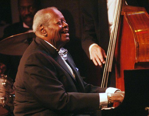 Legendary Jazz pianist Oscar Peterson performs in New York at the Birdland Jazz Club with David Young (bass) on August 22 2006.  (UPI Photo\/Ezio Petersen)