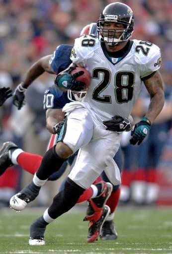 Jacksonville Jaguars running back Fred Taylor (28) rushes for 15 yards and a first down in the third quarter against the Buffalo Bills at Ralph Wilson Stadium in Orchard Park NY on November 26 2006. The Bills defeated the Jaguars 27-24. (UPI...