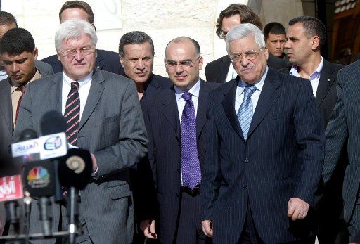 Palestinian President Mahmoud Abbas (R) and Germany\
