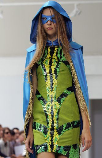 A model takes to the catwalk with an outfit by Portuguese fashion designer Felipe Oliveira Baptista during the presentation of his Fall\/Winter 2007-2008 High Fashion collection in Paris July 02 2007. (UPI Photo\/Eco Clement)